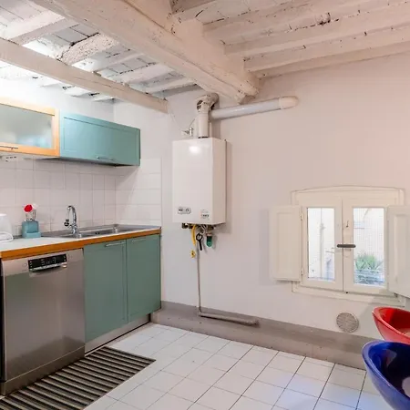Elisa Loft Davanti Alle Mura